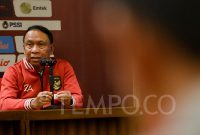 Menpora sekaligus wakil ketua umum PSSI Zainudin Amali, memberikan keterangan saat konferensi pers terkait Penanganan pengaturan skor oleh mafia bola di Gelora Bung Karno, Senayan, Jakarta, Ahad, 19 Februari 2023.