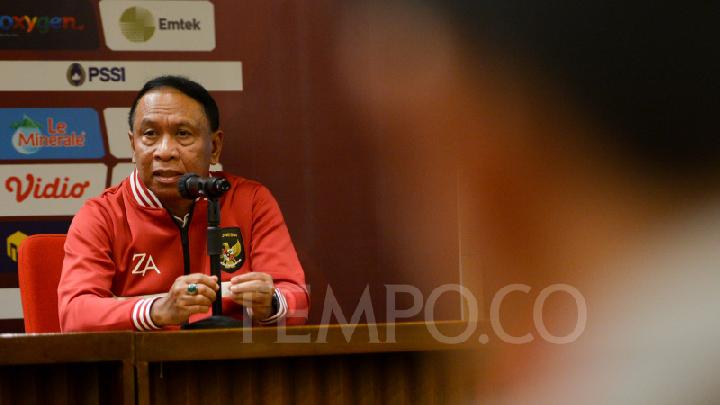 Menpora sekaligus wakil ketua umum PSSI Zainudin Amali, memberikan keterangan saat konferensi pers terkait Penanganan pengaturan skor oleh mafia bola di Gelora Bung Karno, Senayan, Jakarta, Ahad, 19 Februari 2023.