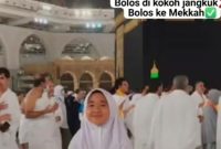 Foto: Potongan video di media sosial siswi SMP di Mataram umrah pakai seragam sekolah. 