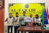YP Muttaqin Al-Farabi Kembali Salurkan Donasi Rp40 Juta untuk Palestina. Foto: Ist