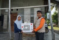 DD Waspada Antarkan Mesin Jahit dari BI untuk Program Menjahit Harapan Dhuafa. Foto: Ist