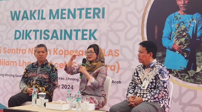 Wamen Stella Christie saat menjadi pembicara di Banda Aceh. Foto: Ist