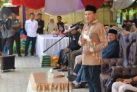Wakil Gubernur Aceh, Fadhlullah, SE, saat menyampaikan sambutan pada peluncuran Gerakan Pangan Murah, yang diselenggarakan Dinas Pangan Aceh di halaman Masjid Baitul Istiqamah Gampong Teupien Raya. Kec. Glumpang Tiga, Kab. Pidie, Rabu (26/3/2025).