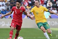 Indonesia vs Australia (ARSIP) - Gelandang Australia Jackson Irvine berebut bola dengan gelandang Indonesia Marselino Ferdinan pada laga Piala Asia, Minggu (28 Januari 2024). Timnas Indonesia kini tertingal skor 3-0 pada pertandingan Kualifikasi Piala Dunia.(HECTOR RETAMAL / AFP) 


Artikel ini telah tayang di Tribunnews.com dengan judul Hasil Babak 1 Australia vs Timnas Indonesia: Tertinggal 3-0, Garuda Dihukum Kesalahan Sendiri, https://www.tribunnews.com/superskor/2025/03/20/hasil-babak-1-australia-vs-timnas-indonesia-tertinggal-3-0-garuda-dihukum-kesalahan-sendiri.
Penulis: Bayu Satriyo Panegak
Editor: Dwi Setiawan