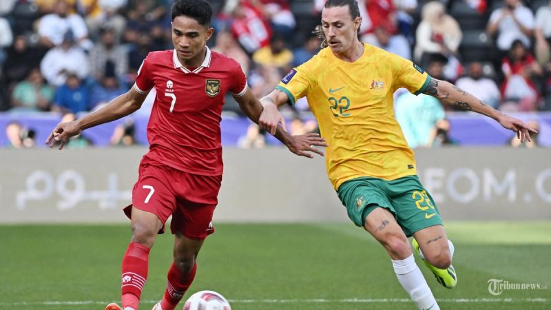 Indonesia vs Australia (ARSIP) - Gelandang Australia Jackson Irvine berebut bola dengan gelandang Indonesia Marselino Ferdinan pada laga Piala Asia, Minggu (28 Januari 2024). Timnas Indonesia kini tertingal skor 3-0 pada pertandingan Kualifikasi Piala Dunia.(HECTOR RETAMAL / AFP) 


Artikel ini telah tayang di Tribunnews.com dengan judul Hasil Babak 1 Australia vs Timnas Indonesia: Tertinggal 3-0, Garuda Dihukum Kesalahan Sendiri, https://www.tribunnews.com/superskor/2025/03/20/hasil-babak-1-australia-vs-timnas-indonesia-tertinggal-3-0-garuda-dihukum-kesalahan-sendiri.
Penulis: Bayu Satriyo Panegak
Editor: Dwi Setiawan