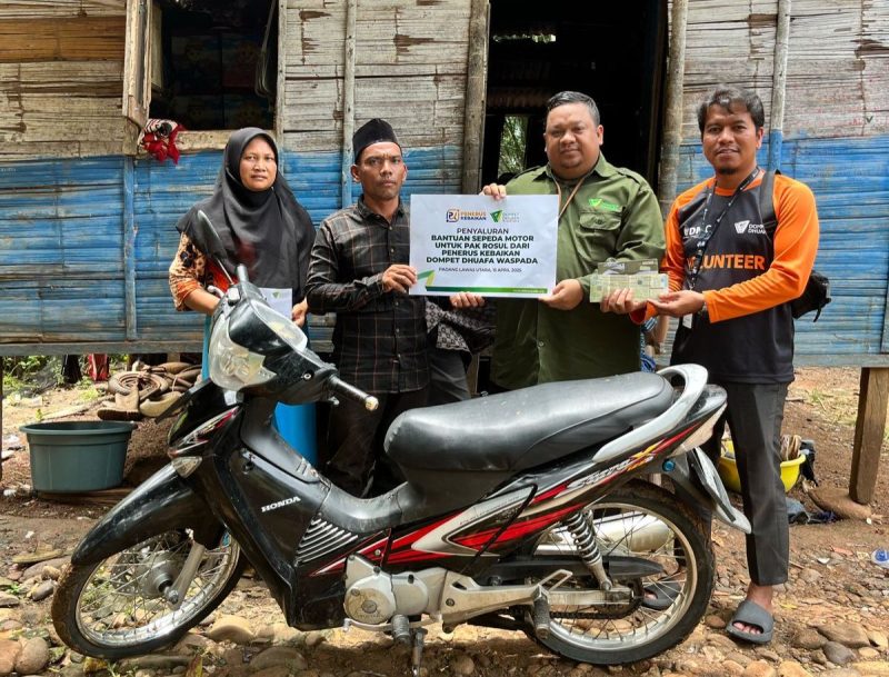 DD Waspada Salurkan Bantuan Sepeda Motor ke Penjual Es Keliling. Foto: Ist