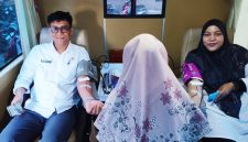 Para amil Baitul Mal Aceh sedang melakukan aksi sosial donor darah di kantor Baitul Mal Aceh, Rabu (30/4/2025). Foto: Ist
