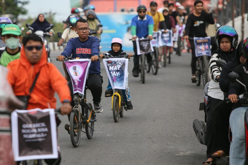 Gowes bersama jurnalis Aceh memperingati Hari Buruh Internasional. Foto: Ist