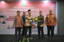 Wakil Gubernur Aceh, H. Fadhlullah, menjadi pembicara dan membuka acara Silaturahmi Akbar dan Sarasehan Ikatan Keluarga Alumni Mahasiswa Aceh Malang Raya di Banda Aceh, Sabtu (10/5/2025). Foto: Ist